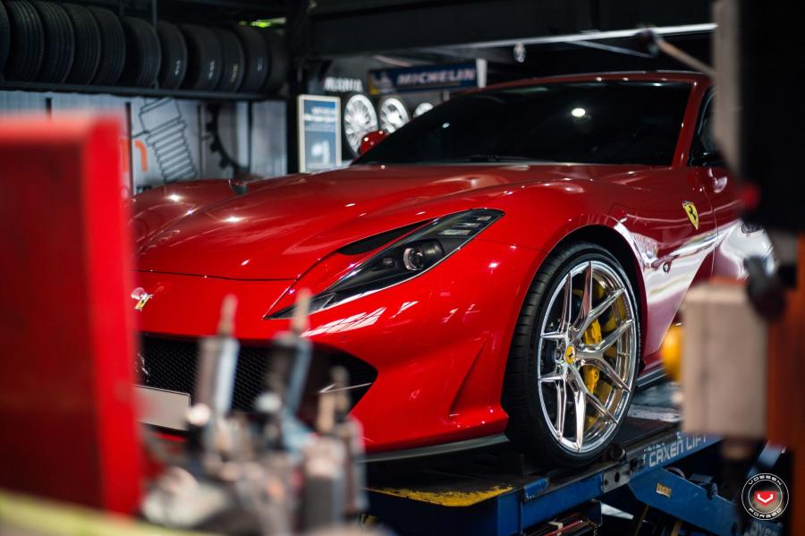 Детали создания Ferrari 812 Superfast on Vossen Wheels (S21-01) 2019 года  (фото 14 из 19)